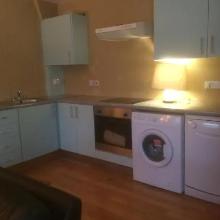 Apartment Secluded Ground Floor Village Centre *