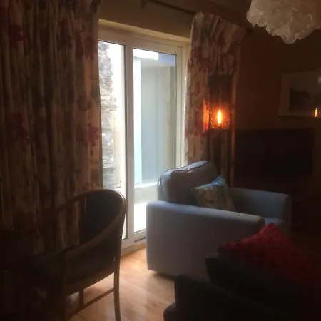 Secluded Ground Floor Village Centre Apartment *